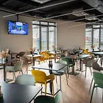 Hotel Ibis Styles Airport 3*