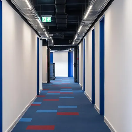 ホテル Ibis Styles Airport 3*